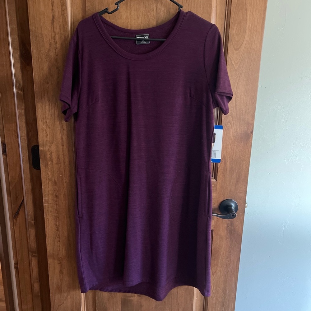 Casual Short-Sleeve Pocket Tunic Dress in Deep Plum